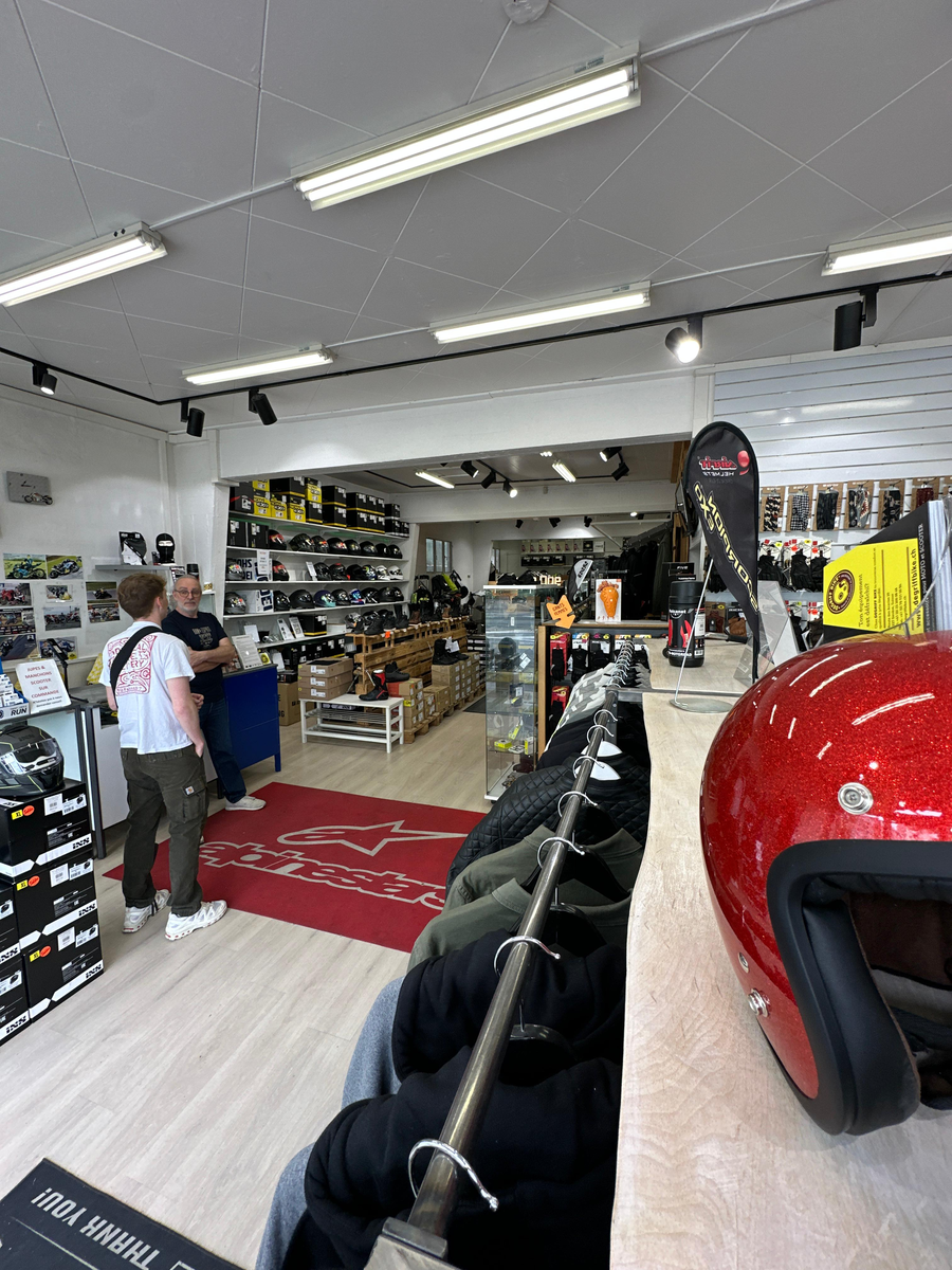 Equipementier par excellence à Genève, partenaire officiel du Swiss Moto Pass