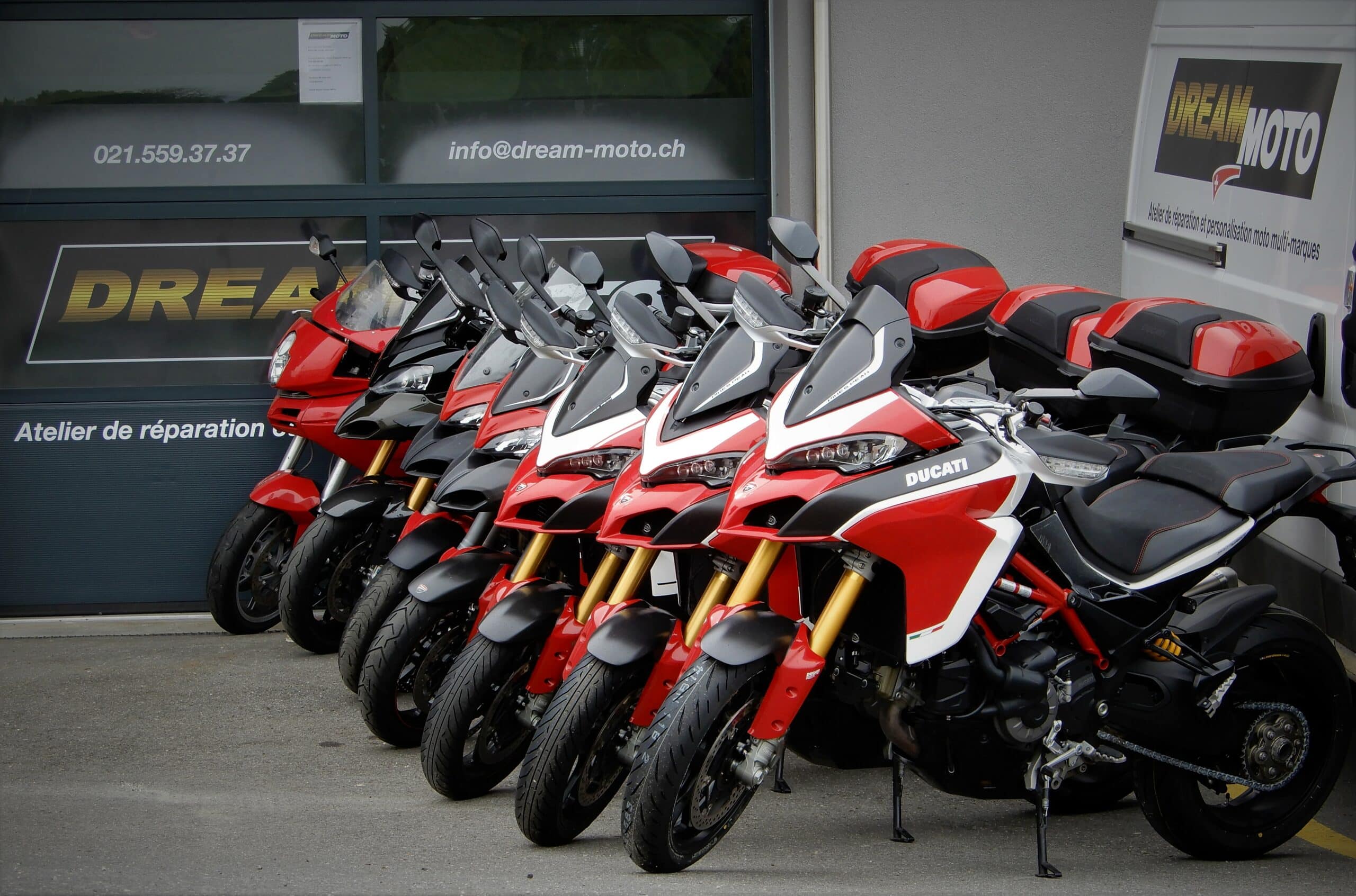 Garage moto à Lully