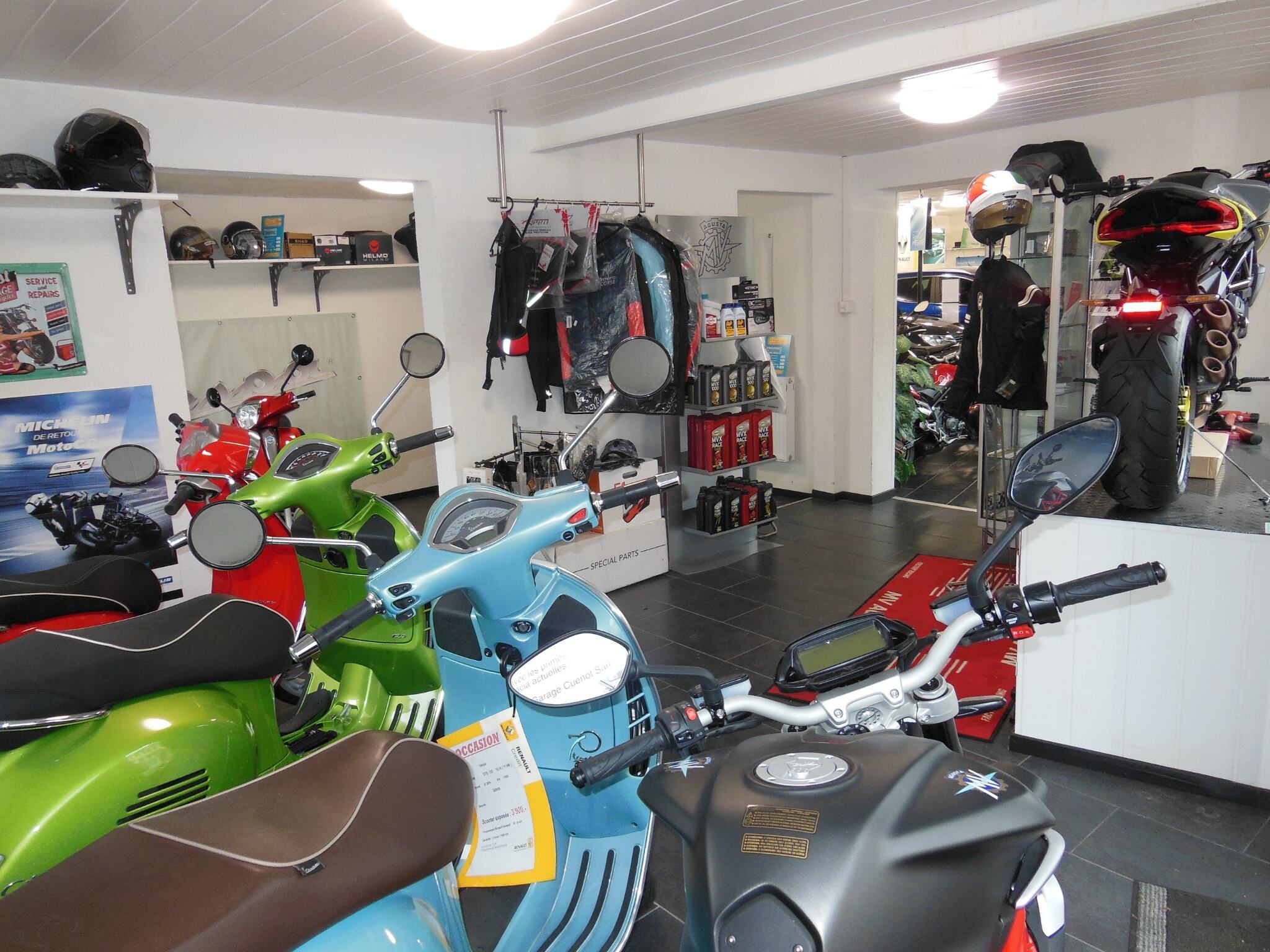 Garage moto au Locle